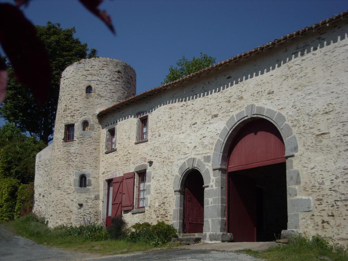 Breuil-Barret La Tour Des Laudes Bed & Breakfast エクステリア 写真
