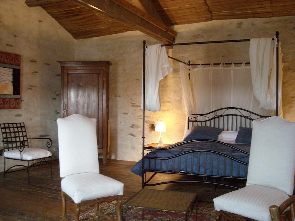 Breuil-Barret La Tour Des Laudes Bed & Breakfast エクステリア 写真