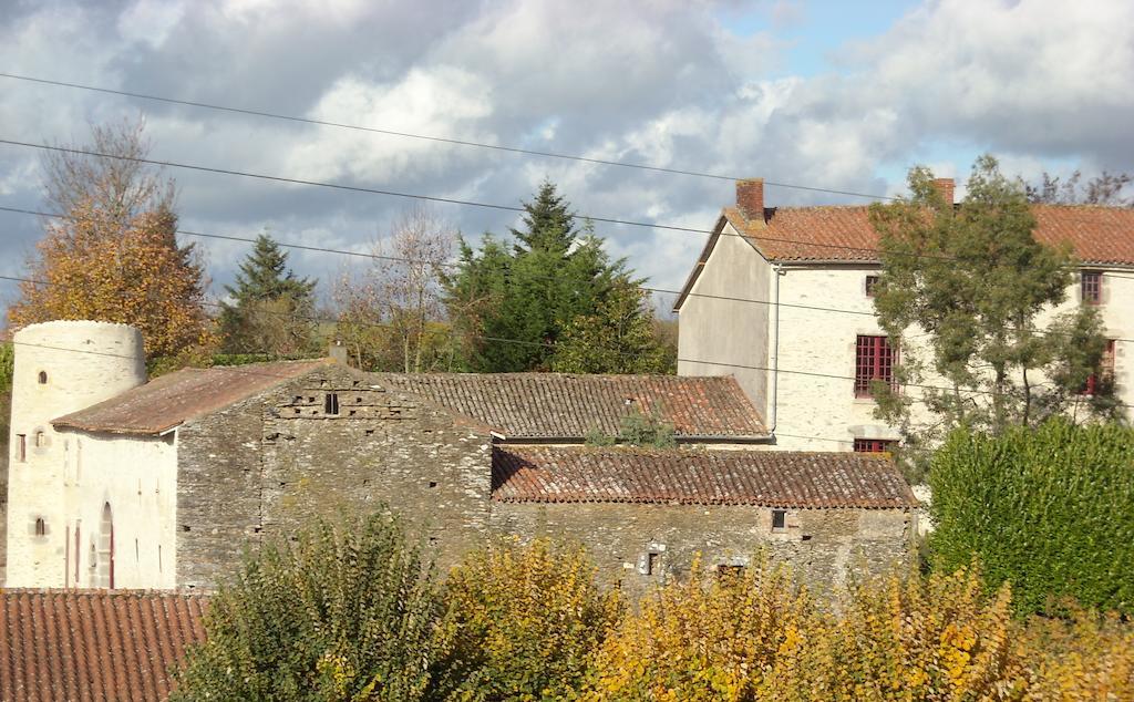 Breuil-Barret La Tour Des Laudes Bed & Breakfast エクステリア 写真