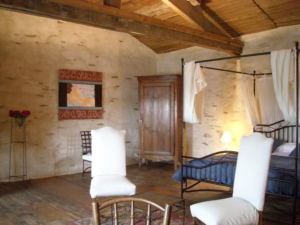 Breuil-Barret La Tour Des Laudes Bed & Breakfast 部屋 写真