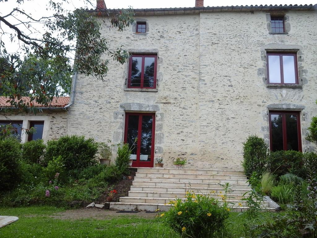 Breuil-Barret La Tour Des Laudes Bed & Breakfast エクステリア 写真