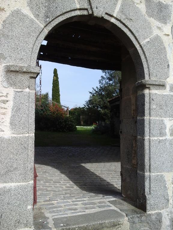 Breuil-Barret La Tour Des Laudes Bed & Breakfast エクステリア 写真
