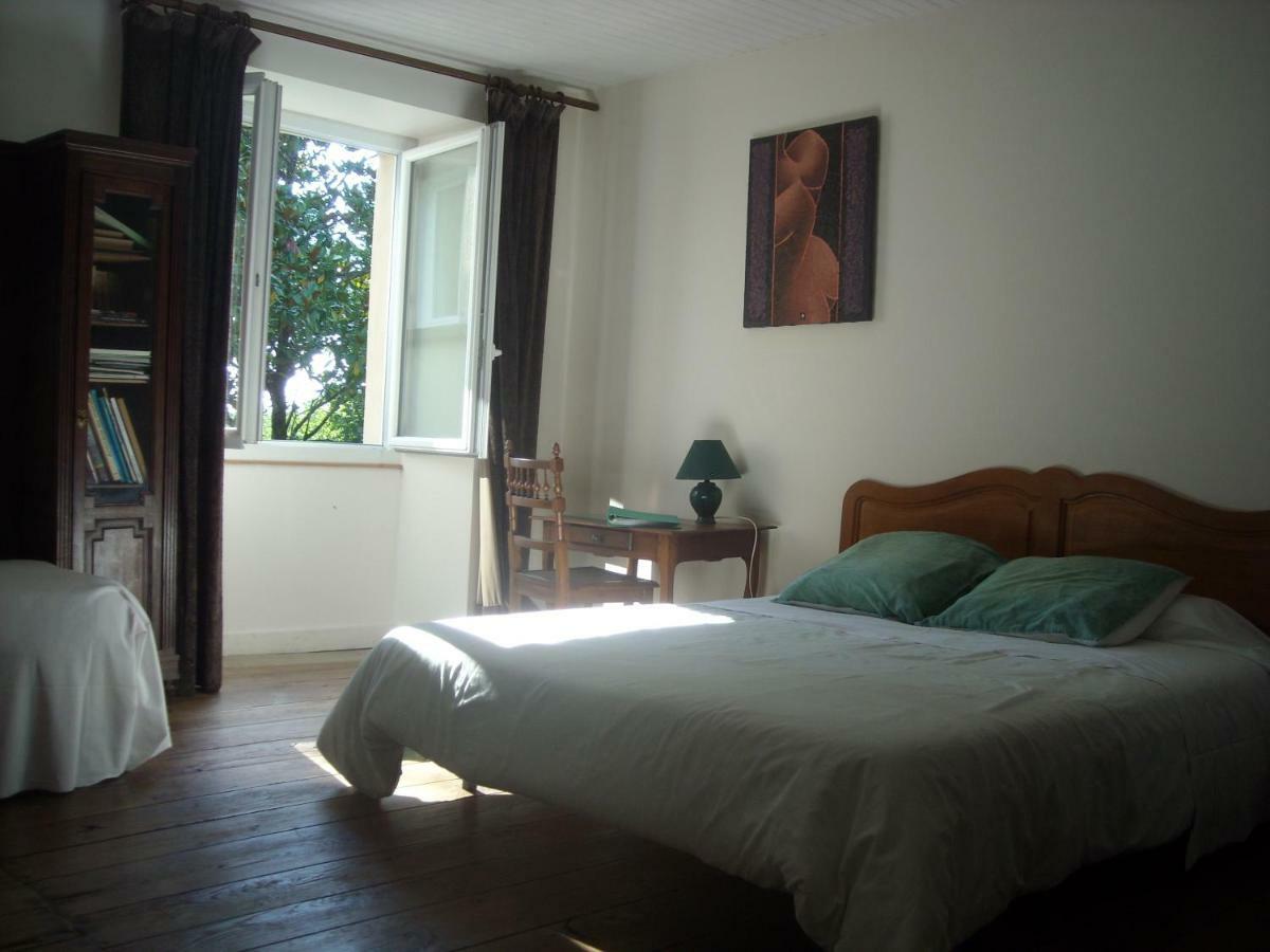 Breuil-Barret La Tour Des Laudes Bed & Breakfast エクステリア 写真