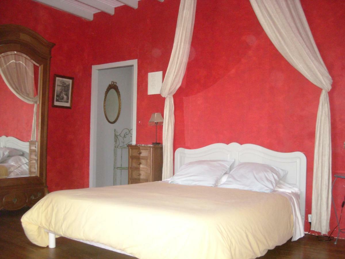Breuil-Barret La Tour Des Laudes Bed & Breakfast エクステリア 写真