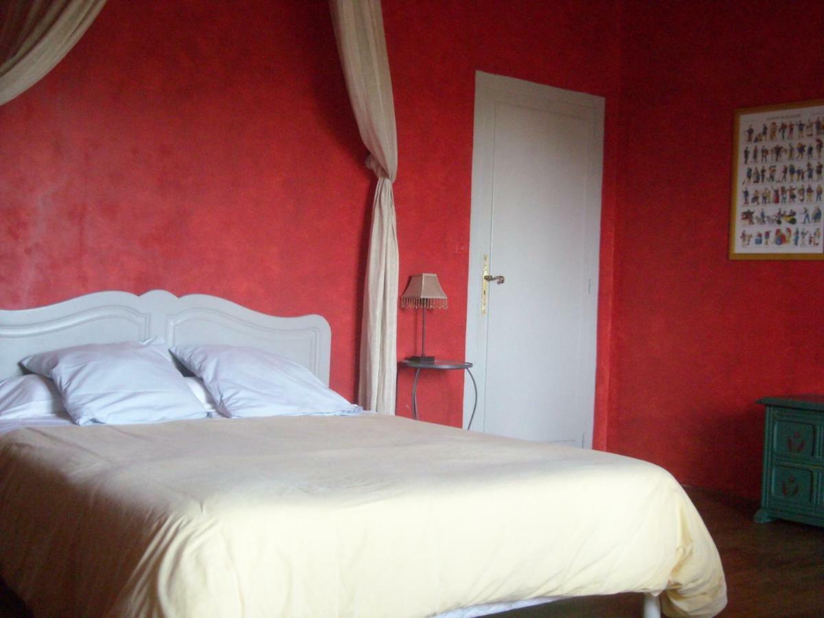 Breuil-Barret La Tour Des Laudes Bed & Breakfast エクステリア 写真